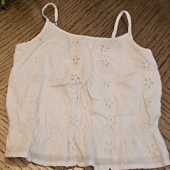 White Eyelet Crop Top and Shorts Set Size 7/8 Abercrombie - Picture 2 of 14